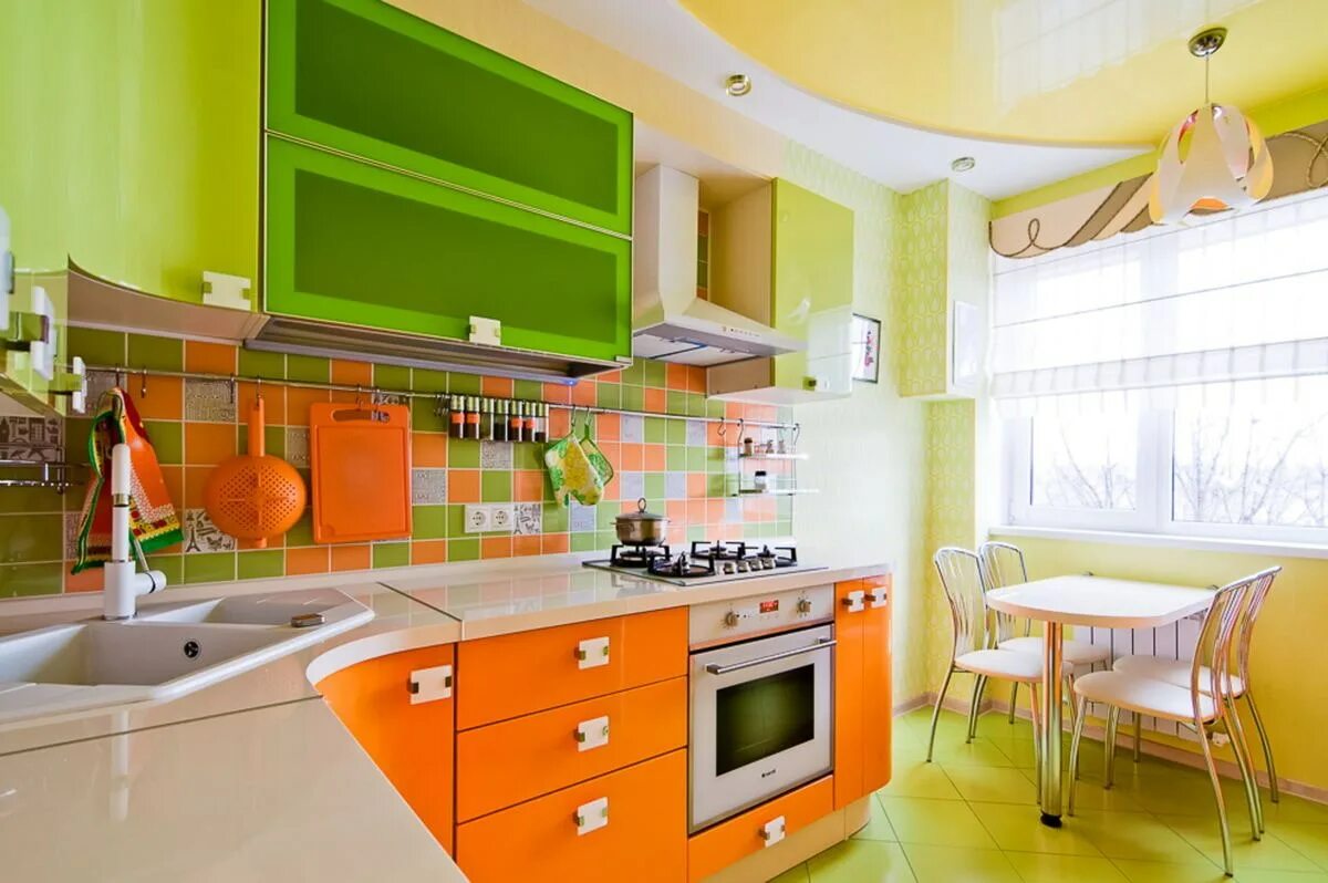Какие цвета сочетаются на кухне. Яркая кухня. Кухни оранжевого цвета. Интерьер кухни в оранжевых тонах. Кухня в оранжево зеленом цвете.