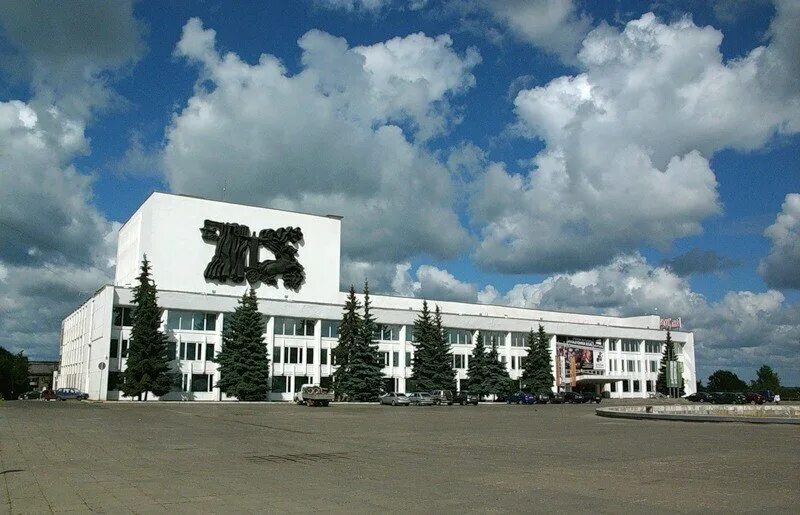 Дворец металлургов ижевск. Дк металлург ижевск. кинотеатр ижсталь ижевск. дк металлург ижевск зал.