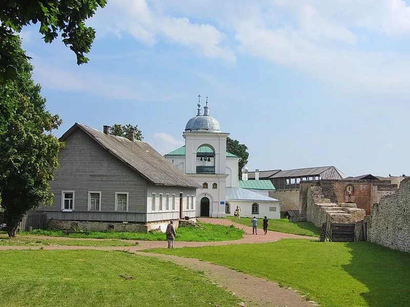 Изборск деревня. Новый Изборск Псковская. Деревня Изборск в Псковской области. Изборск-парк трапезная, деревня Изборск. Погода изборск псковской области