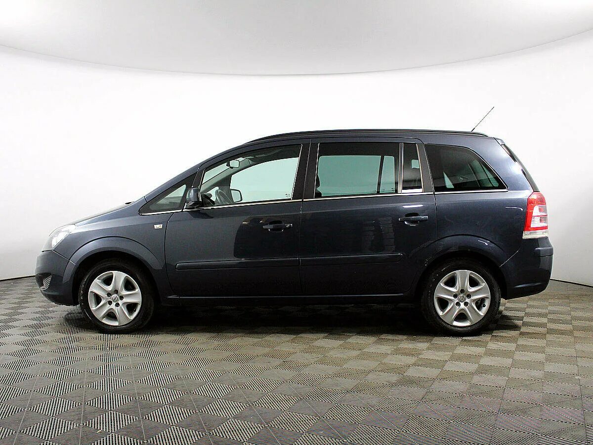 Opel zafira 2011. Opel Zafira b 2011. Опель Зафира 2011 семиместная. Опель Зафира 2011 года.