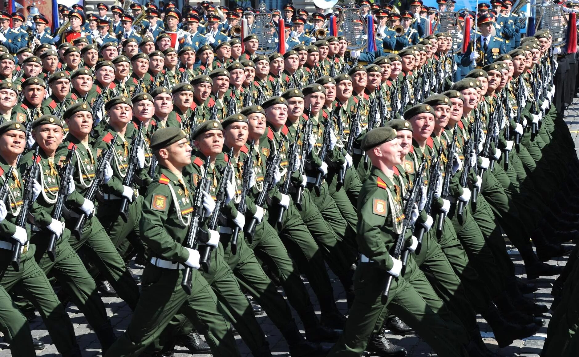Российская армия. Вооруженные силы РФ. Российская армия парад. Солдаты на параде.