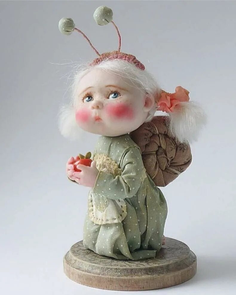 Кукла эльфик гномик. Кцкоа из полимерной глины. Куклы из полимерной глины. Куклы из самозатвердевающей полимерной глины. Авторские куклы из полимерной глины.