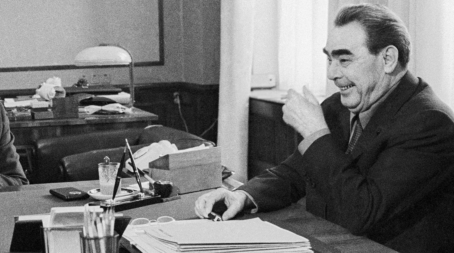 Брежнев главное. Доктрина брежнева. доктрина брежнева газета правда 1968. внешнеполитическая доктрина брежнева.