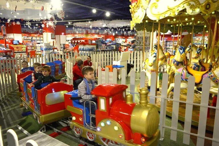 Центральный детский мир на лубянке магазины. Детский мир игрушки. Фиксипарк в цдм. Цдм на лубянке центральный атриум. Цдм детский в 90-е.