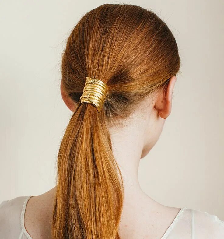 Прическа пучок. Заколка на хвост круглая. Пучок с хвостом. Заколка для высокого хвоста. Круглая заколка для волос.