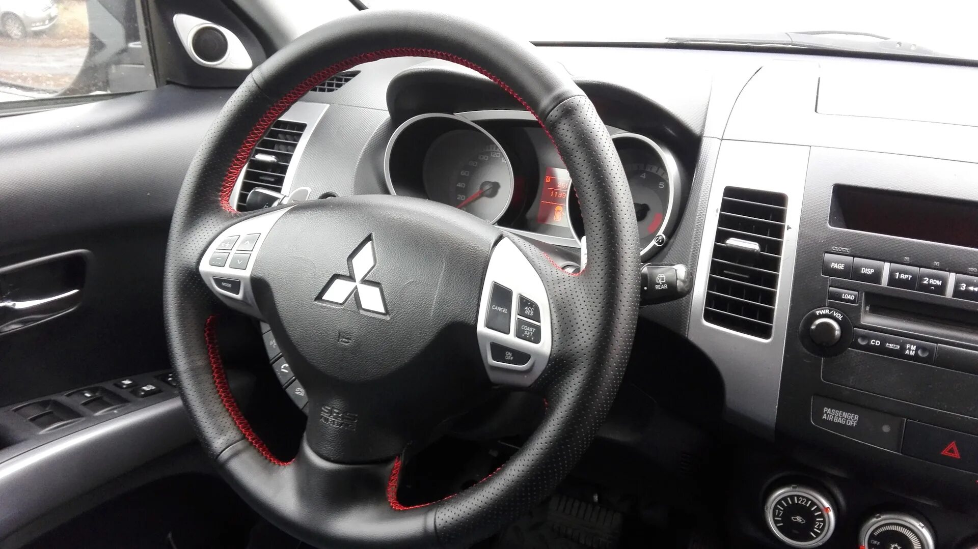 Перетяжка руля Mitsubishi Outlander XL. Mitsubishi Outlander XL руль. Руль Мицубиси Аутлендер 2011. Аутлендер ХЛ 2008 руль. Mitsubishi outlander руль