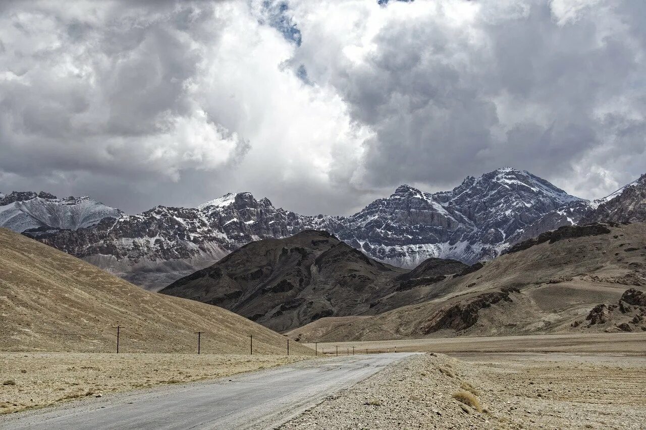 Дом на памире. Пик корженевской. Памир мургаб застава. Кокодаг, 7120м, восточный памир. Хорог мургаб.