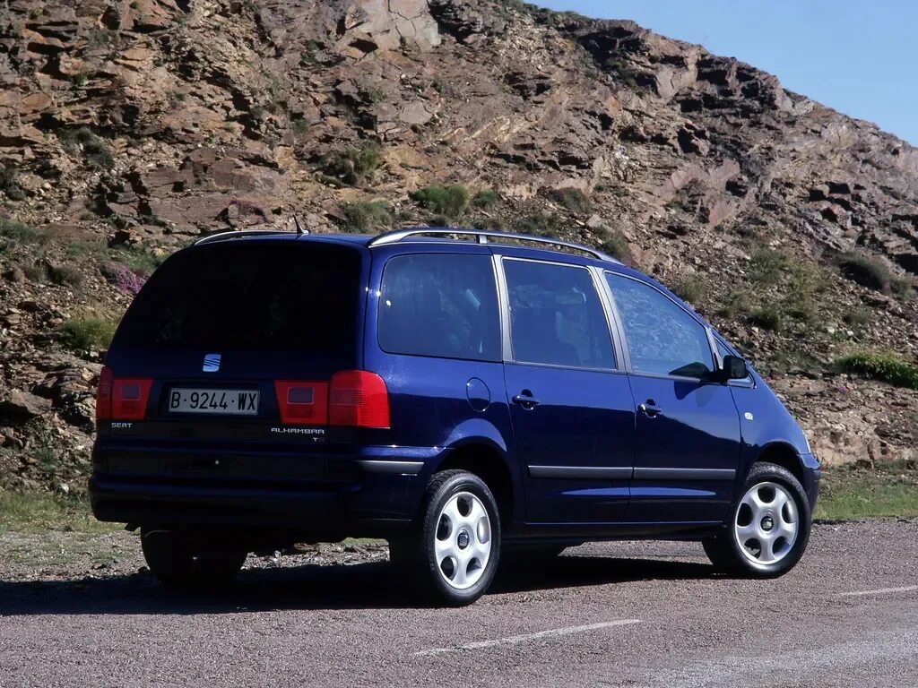 Сеат альхамбра 2000. Seat alhambra 2000. Seat alhambra 2000. В белый фон. Сеат альхамбра 2000.