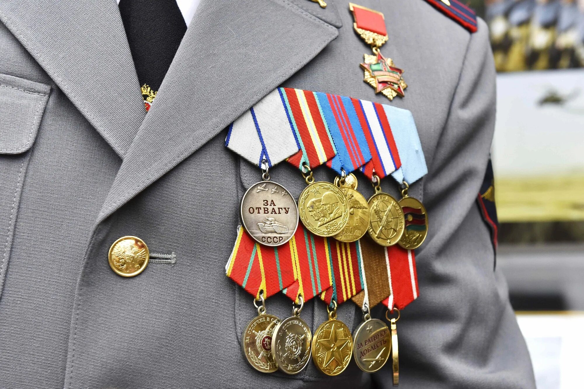 Медаль ветеран Афганистана. Медали ветеранам Афгана. Ветеран с медалями. Награды участников афганской войны.