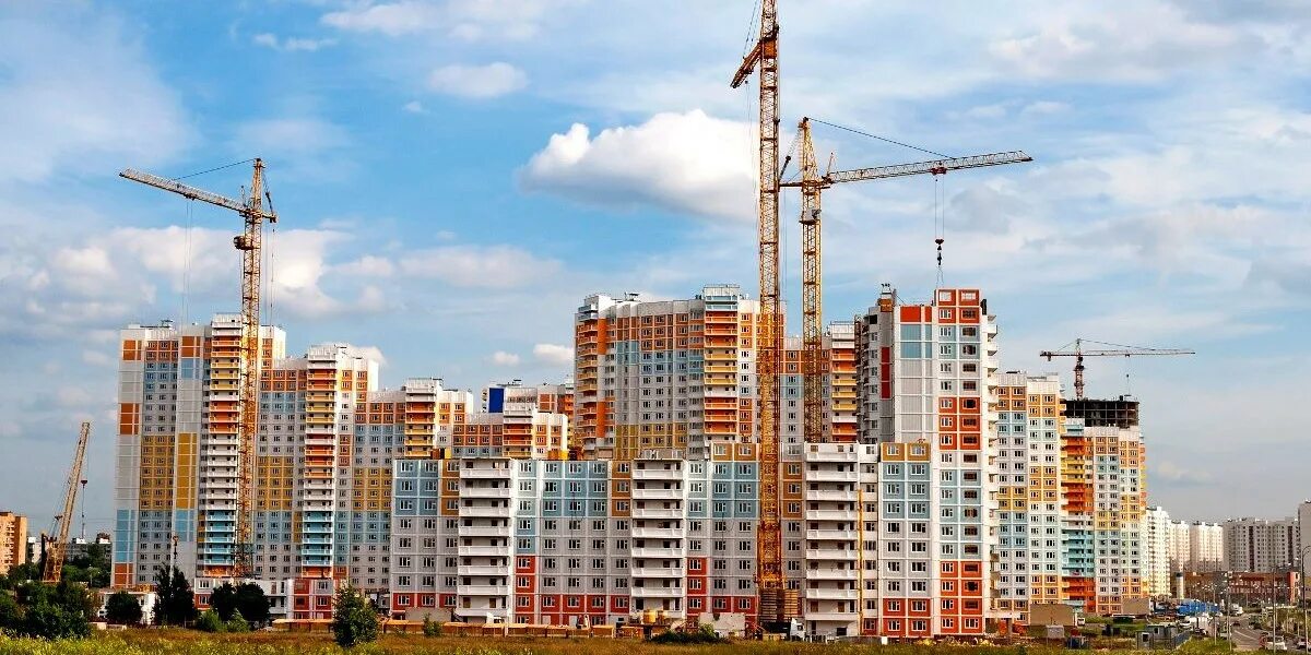 Частный дом стройка. Российская строительство дома. Российская строительство дома. Стройка многоквартирного дома. Стройка.