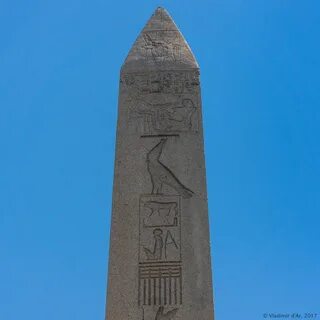 Обелиски статуи башни