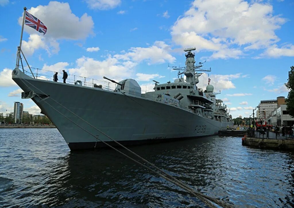 Военные корабли страны. Британский Фрегат Northumberland. Королевский Фрегат Смоленск. Эстония корабль. Эстонский военный корабль.