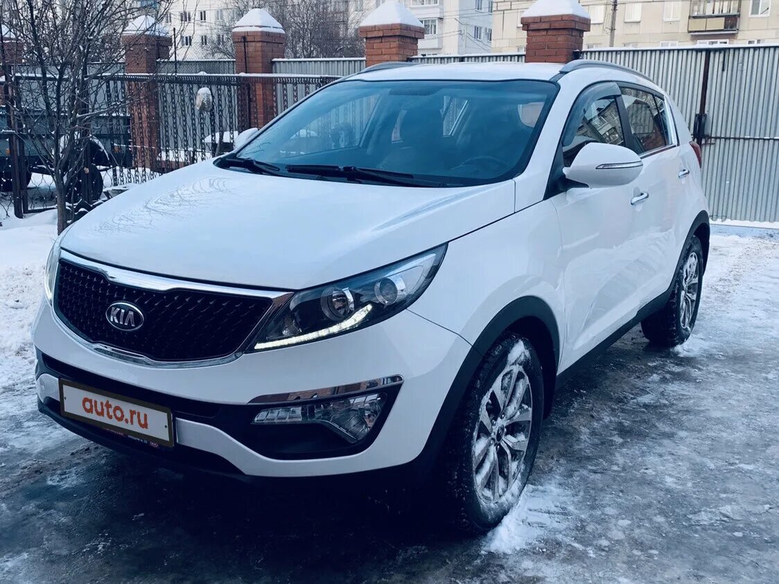 Купить киа спортейдж с пробегом дизель. Kia Sportage 2014 белый. Kia Sportage 3 Рестайлинг белая. Киа Спортейдж 3 белый. Киа Спортейдж 2014 белый.