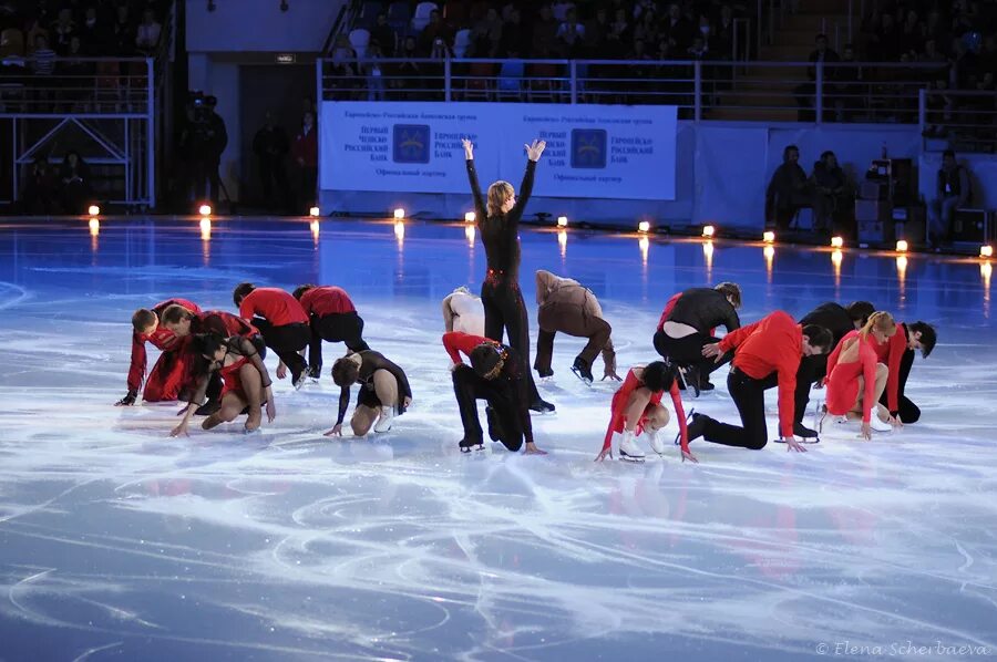 ледовый дворец псков врач. ледовый дворец псков елка. ледовая арена псков. ледовое представление псков. ледовое представление псков.