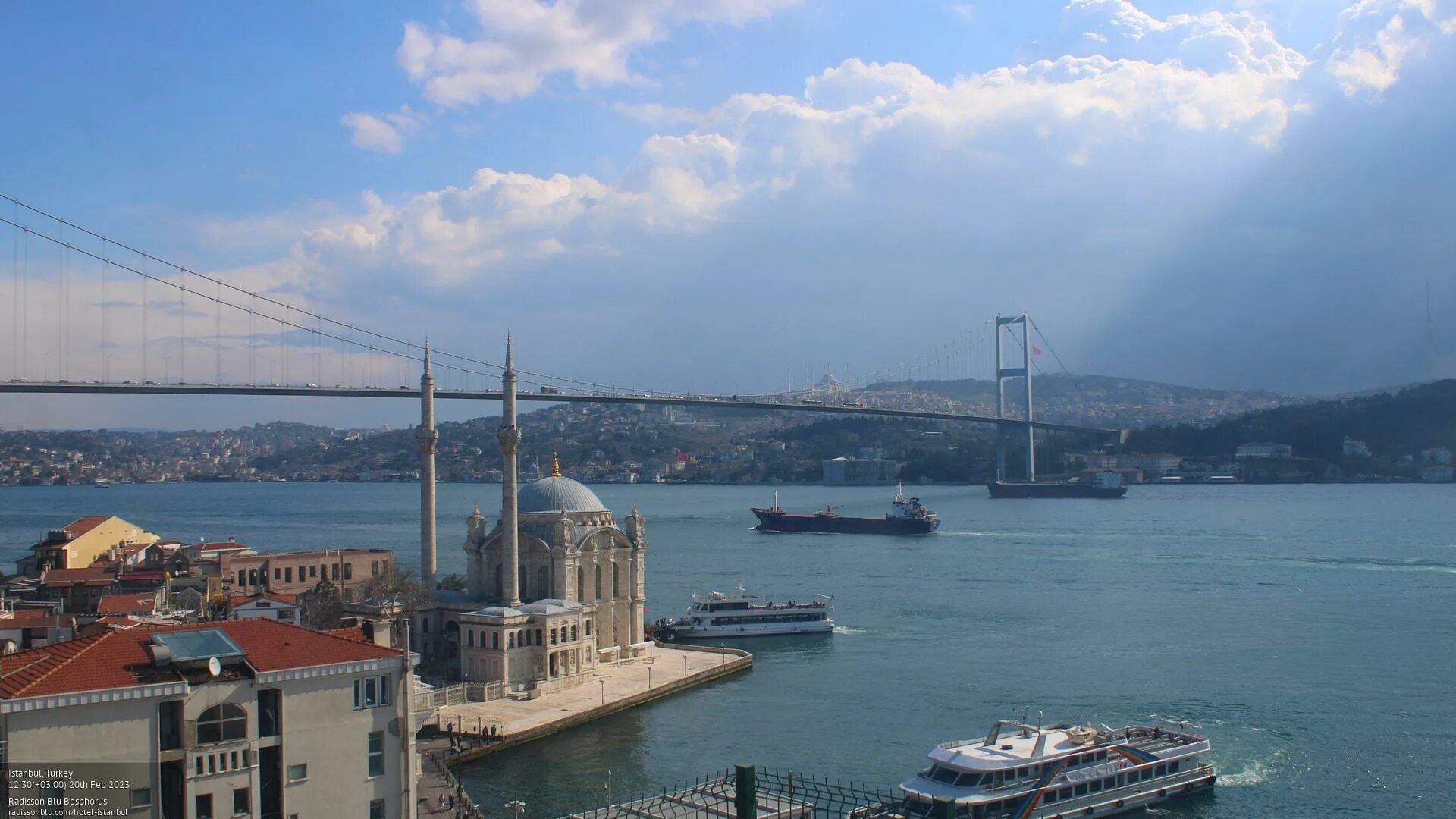 Пролив босфор океан. Стамбул пролив Босфор. Босфорский залив Стамбула. Пролив Босфор мост. Стамбул Дарданеллы.