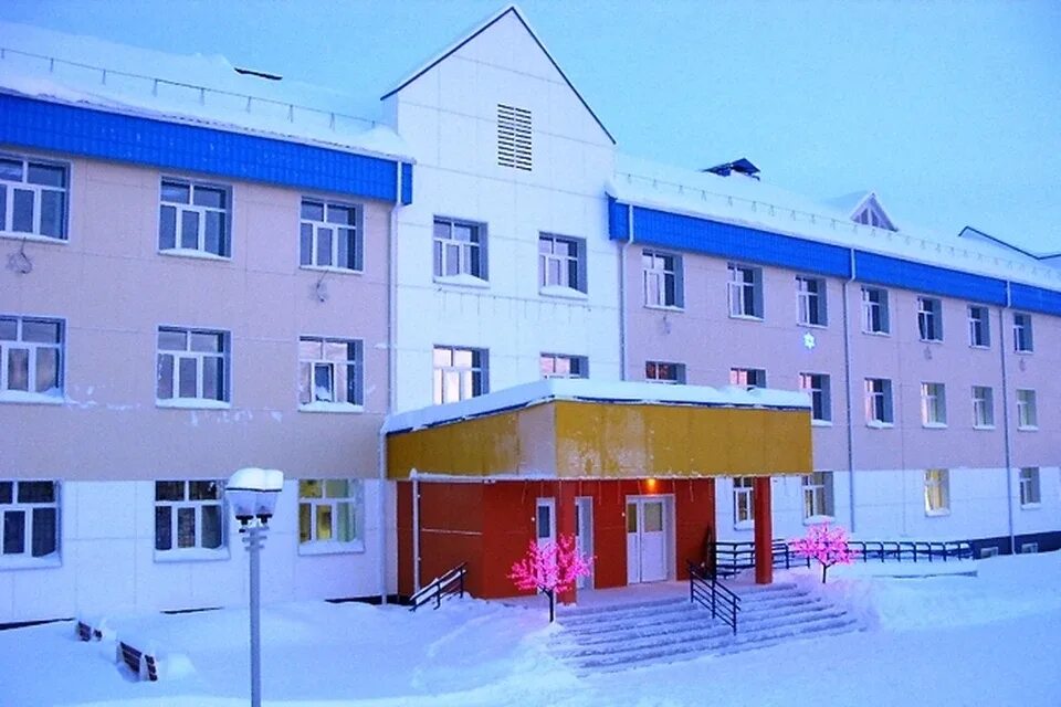Церковь п. Пос октябрьский ханты-мансийский округ больница. Церковь октябрьское хмао. Школа пгт октябрьское хмао югра. Пгт андра хмао.