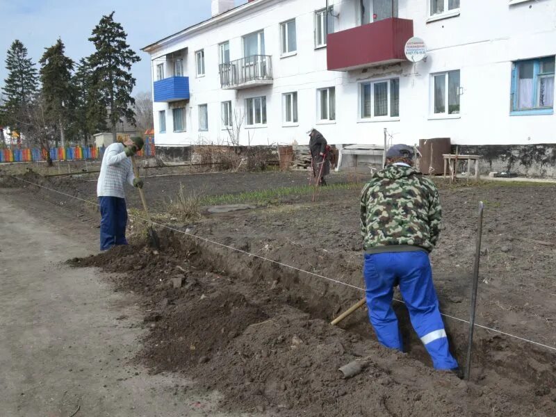 Погода на 10 дней шигоны самарская область. Шигоны парк. Рабочий по благоустройству населенных пунктов. Село Шигоны. Администрация Шигоны.