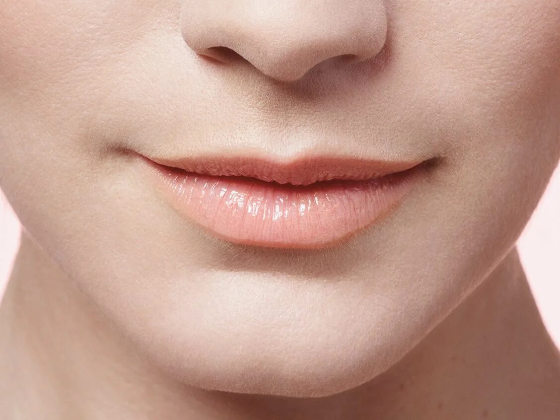 Close lips. Тонкие губы. Тонкие женские губы. Маленькие губы. Узкие губы.