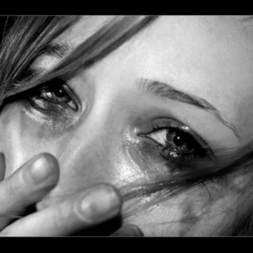Девушка в слезах. Женщина плачет. Девушка со слезами на глазах. Плачущая женщина. Название я плачу