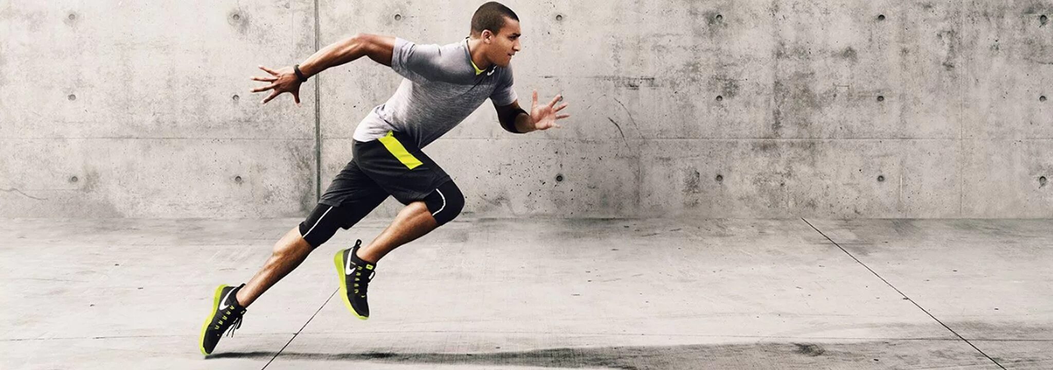 Be in the running. Nike running. кроссовки найк run fast. спортсмен бежит. парень бегает.