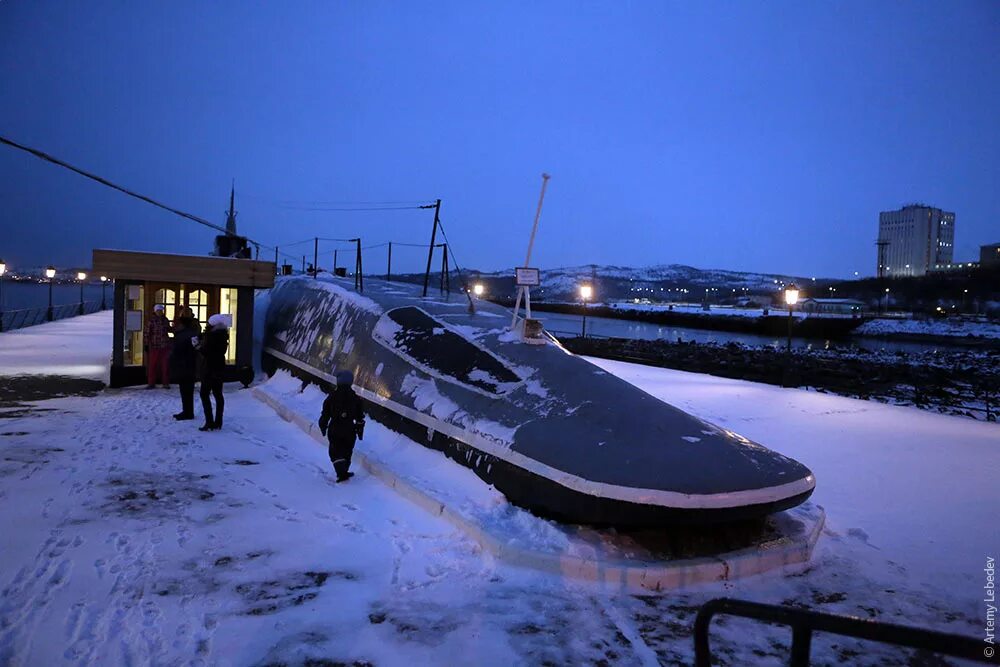 Вода североморск. Площадь мужества североморск. североморск-3 мурманская область зимой. катер мурманск абрам мыс. североморск достопримечательности подводная лодка.