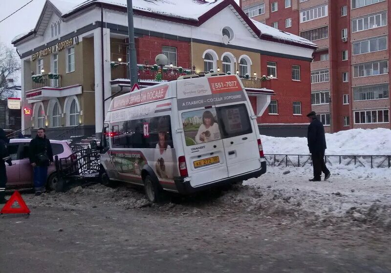 Маршрутка сергиев шарапово. Автобус Сергиев Посад. ДТП автобуса Сергиев Посад. Криминал в Сергиевом Посаде.