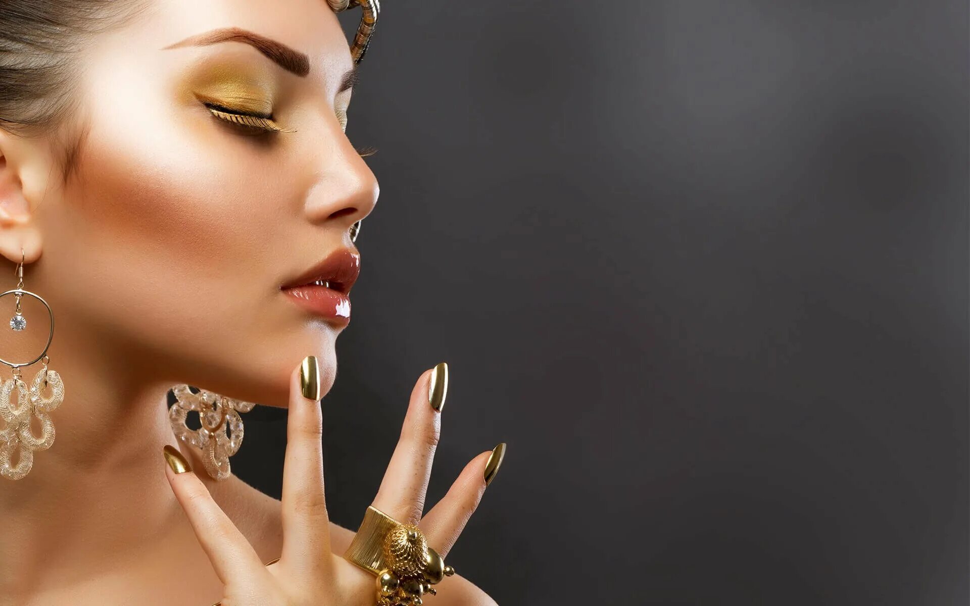 Ювелирные украшения из золота. Chaumet liens ring. Баннер украшений. Ювелирные украшения баннер. Баннер украшений.