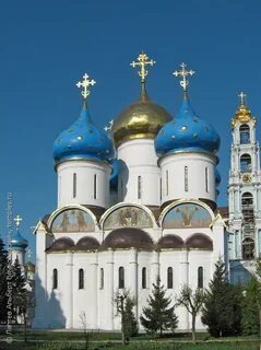 Сколько в лавре церквей