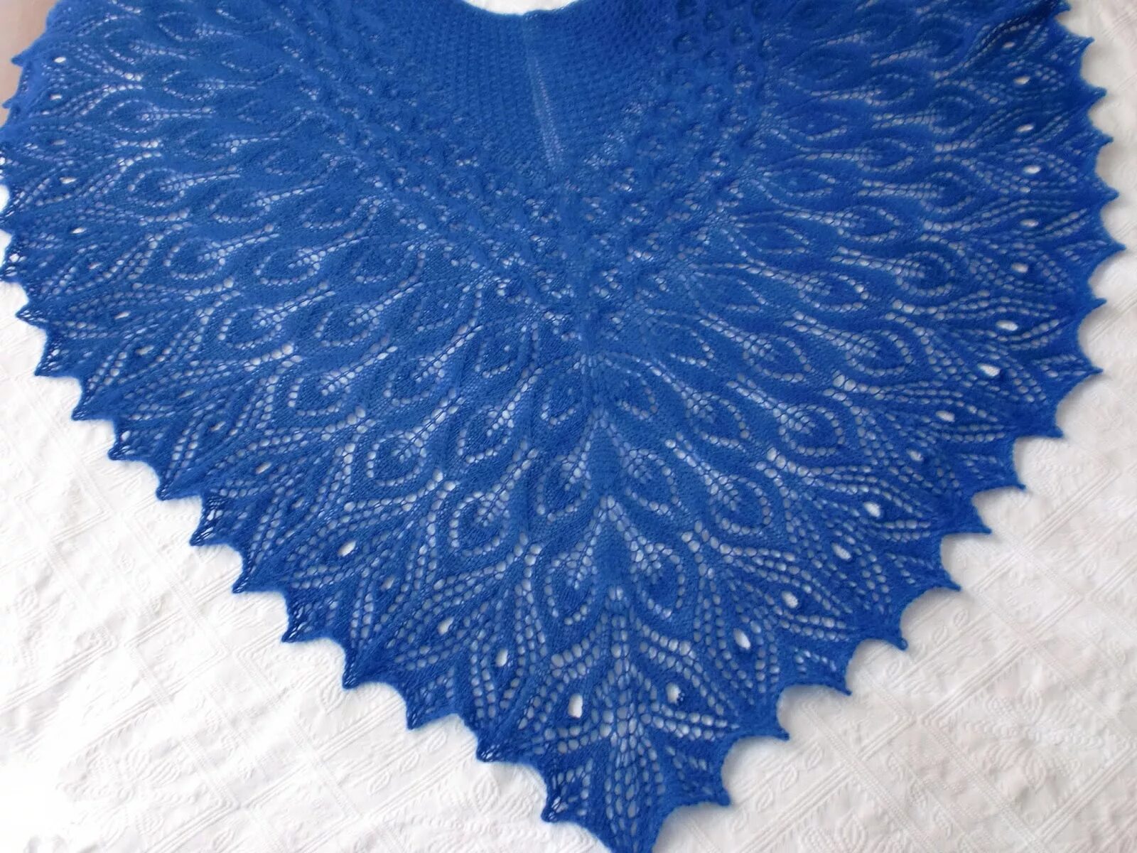 Шаль филлерид. Название шалей. Красивая шаль спицами. Шаль энзиан. Шаль эолиан.