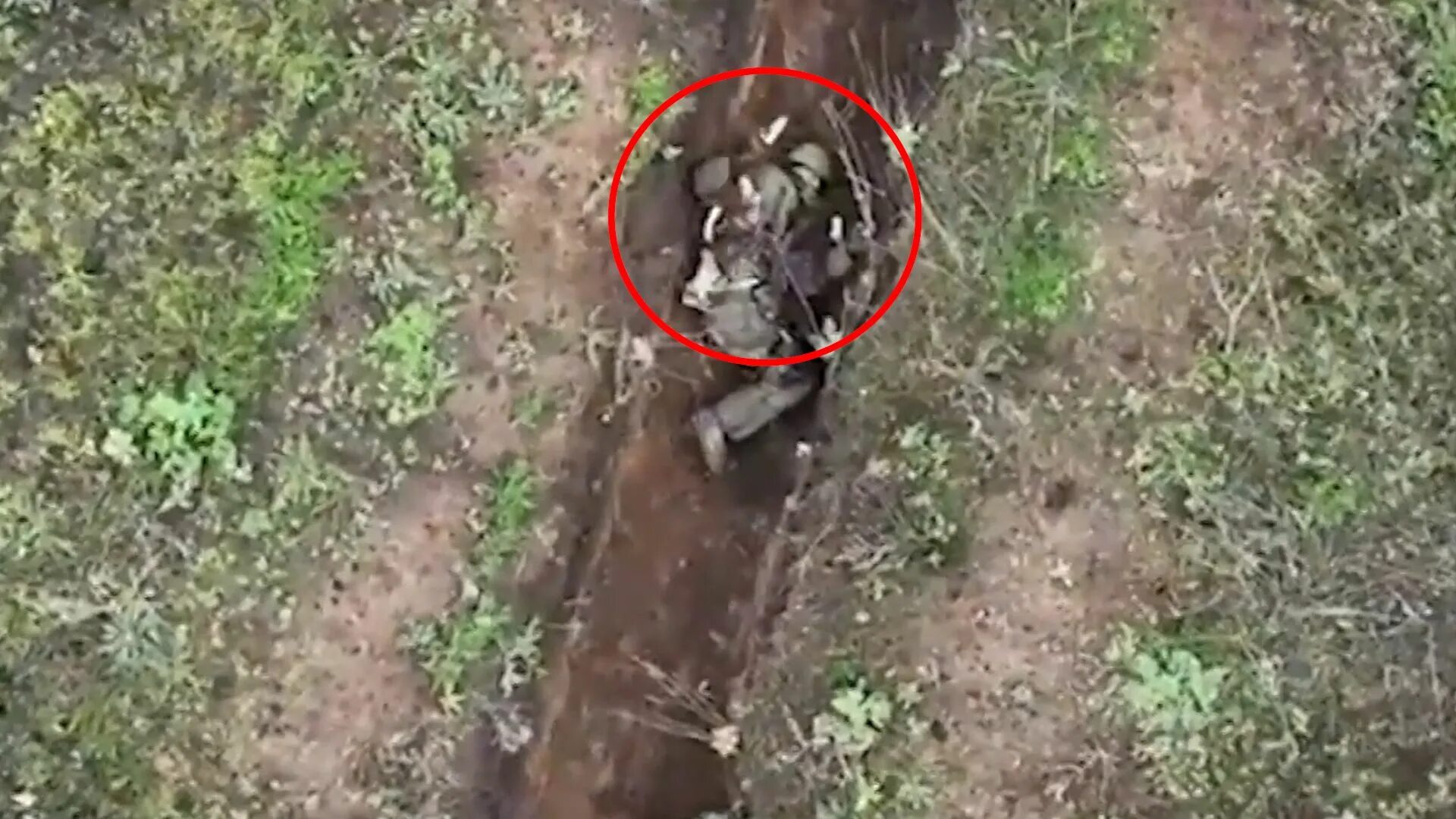 Боец отбрасывает. Боец отбрасывает. Русский солдат фото. Граната с беспилотника. Военные парни россии.