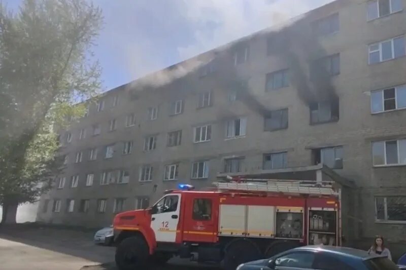 Обстановка в кургане сейчас. Пожар в Кургане. Горит общежитие. Пятиэтажный дом. Пожары в Курганской области.