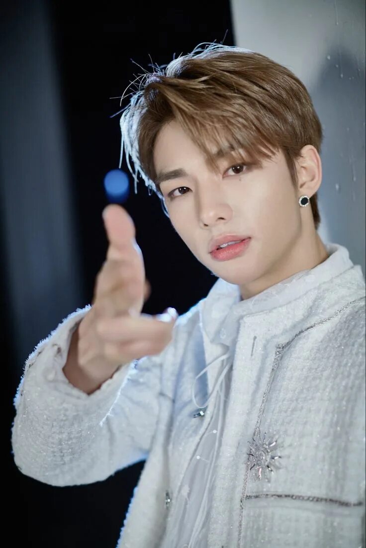 Stray kids хван хёнджин. Хенджин stray kids. Хван хёнджин сонный. Хенджин страй кидс. Хенджин страй кидс.