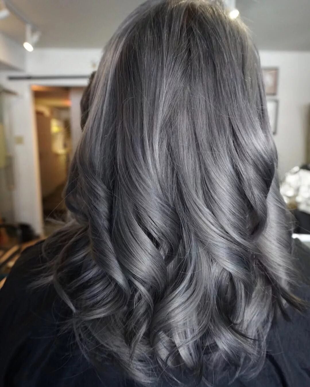 Как выглядит темно пепельный цвет Grey hair Пепельный цвет волос, Цвет волос, Идеи причесок