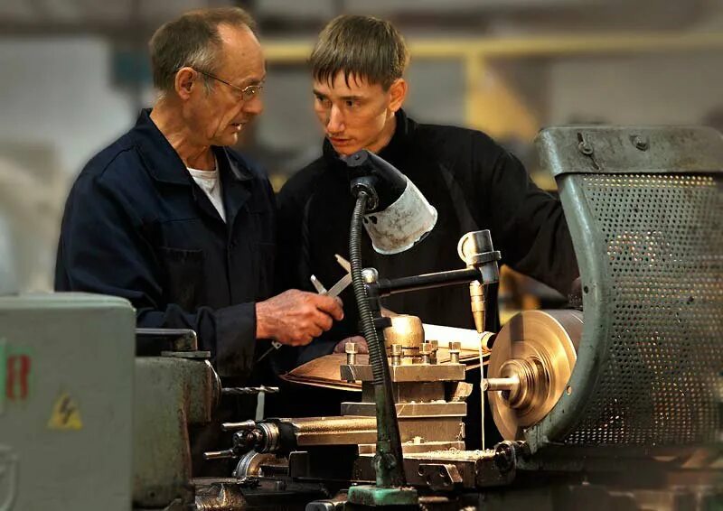 Наставник на заводе. Ао "навлинский завод "промсвязь". Ученик токаря. Токарь фрезеровщик. Работать учеником токаря.