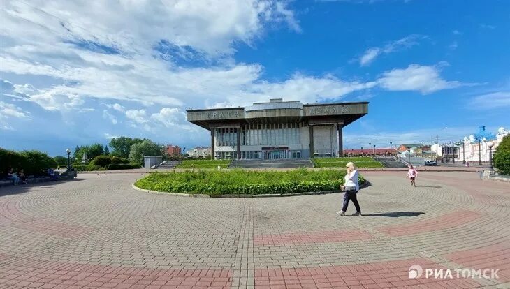 Томский театр драмы тиц. Проект реконструкции драматического театра черкесск. Театр драмы томск зал. Площадь у драмтеатра томск. Театр драмы томск.