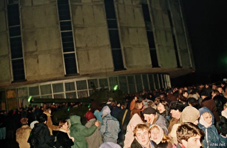 2 января 1991. Вильнюс 1991 телецентр. штурм телецентра в вильнюсе. штурм вильнюсского телецентра в январе 1991. вильнюс 1991 январские события.