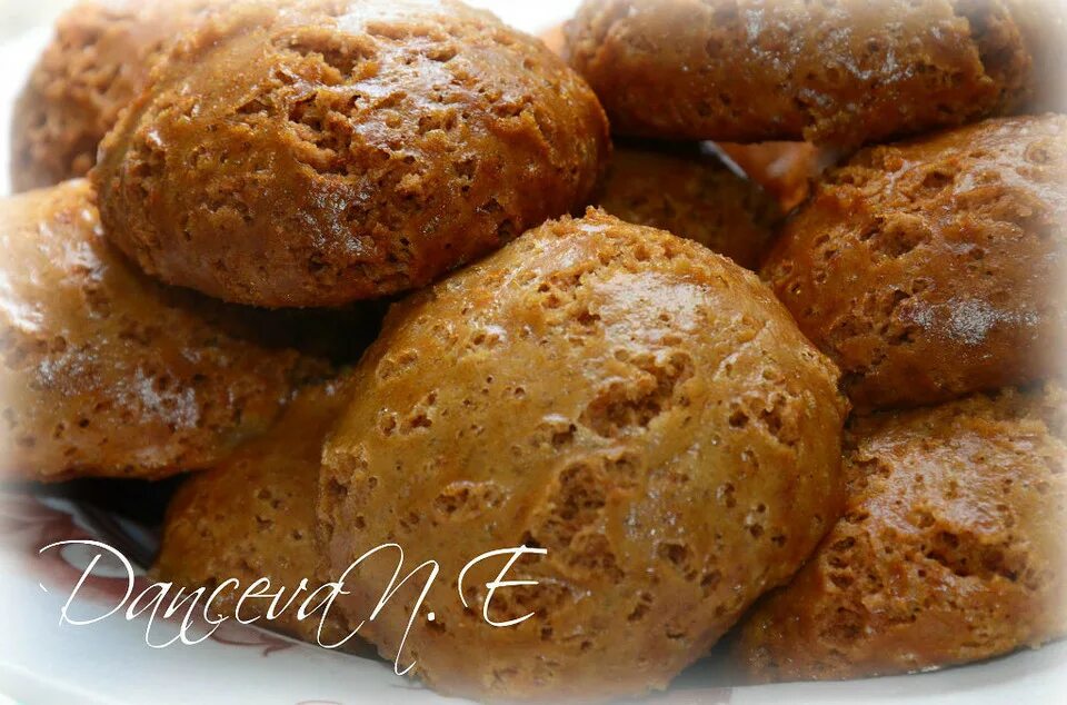 Медовые пряники домашние. Медовые пряники домашние. Пряники заварные медовые. Пряники заварные медовые. Малиновые пряники домашние.