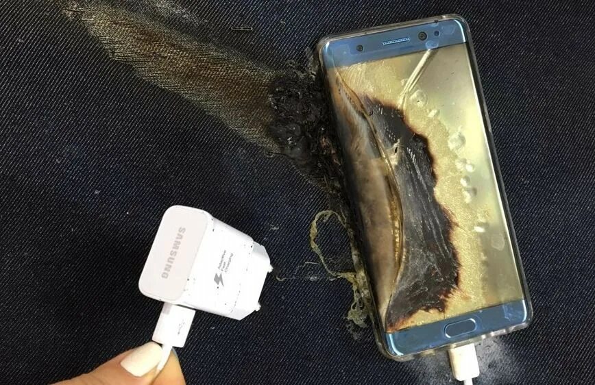 Самсунг сильно нагревается. Samsung Galaxy Note 7 взрывается. Самсунг ноут 7 взорвался. Samsung Galaxy Note 7 аккумулятор. Galaxy Note 7 взорванный.