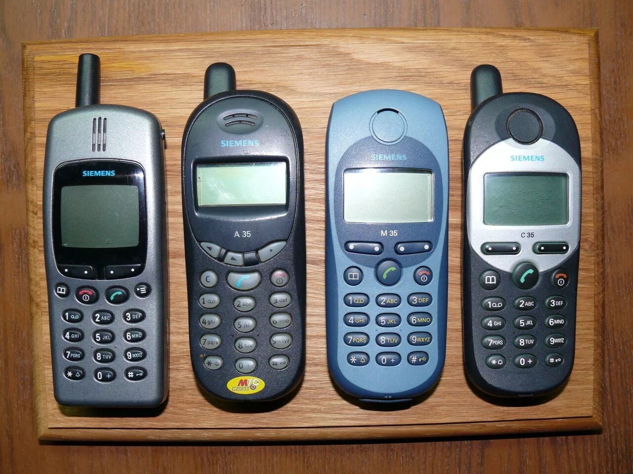 Сименс s25. S25. C25 s25 siemens. С25s. Мобильный телефон 1999 года сименс.