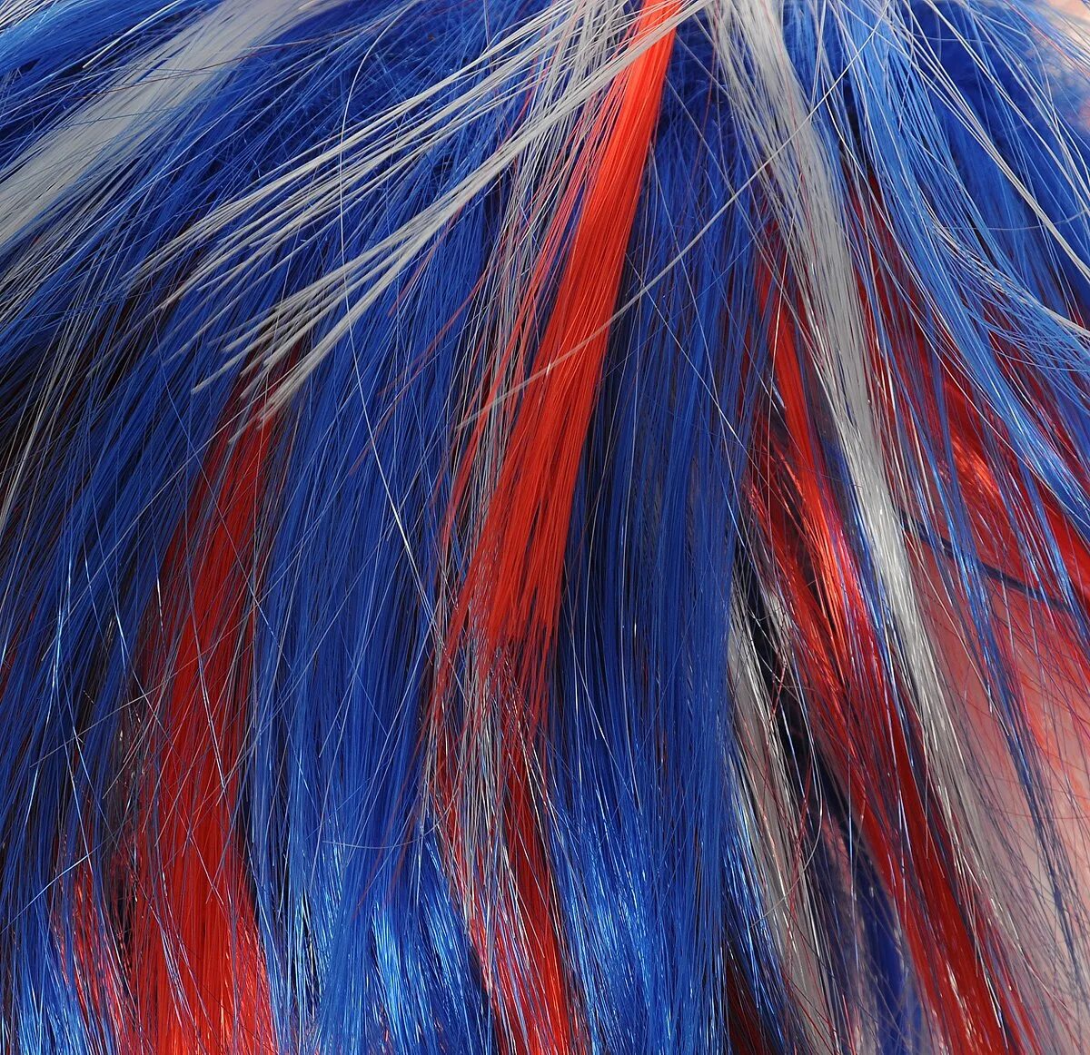 Синие красные 9. Красный и синий. Красно синее окрашивание волос. Красно синий цвет волос. Красно голубые волосы.