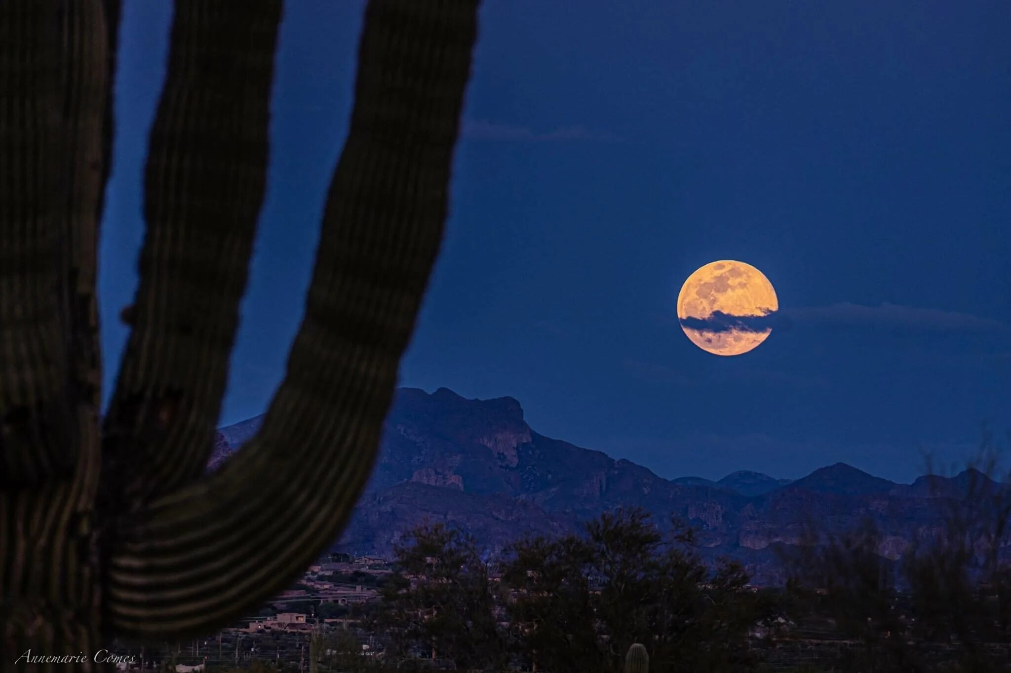 Суперлуние 1948. 1973. Суперлуние 9. Суперлуние 2012. Большая луна в санкт-петербурге.
