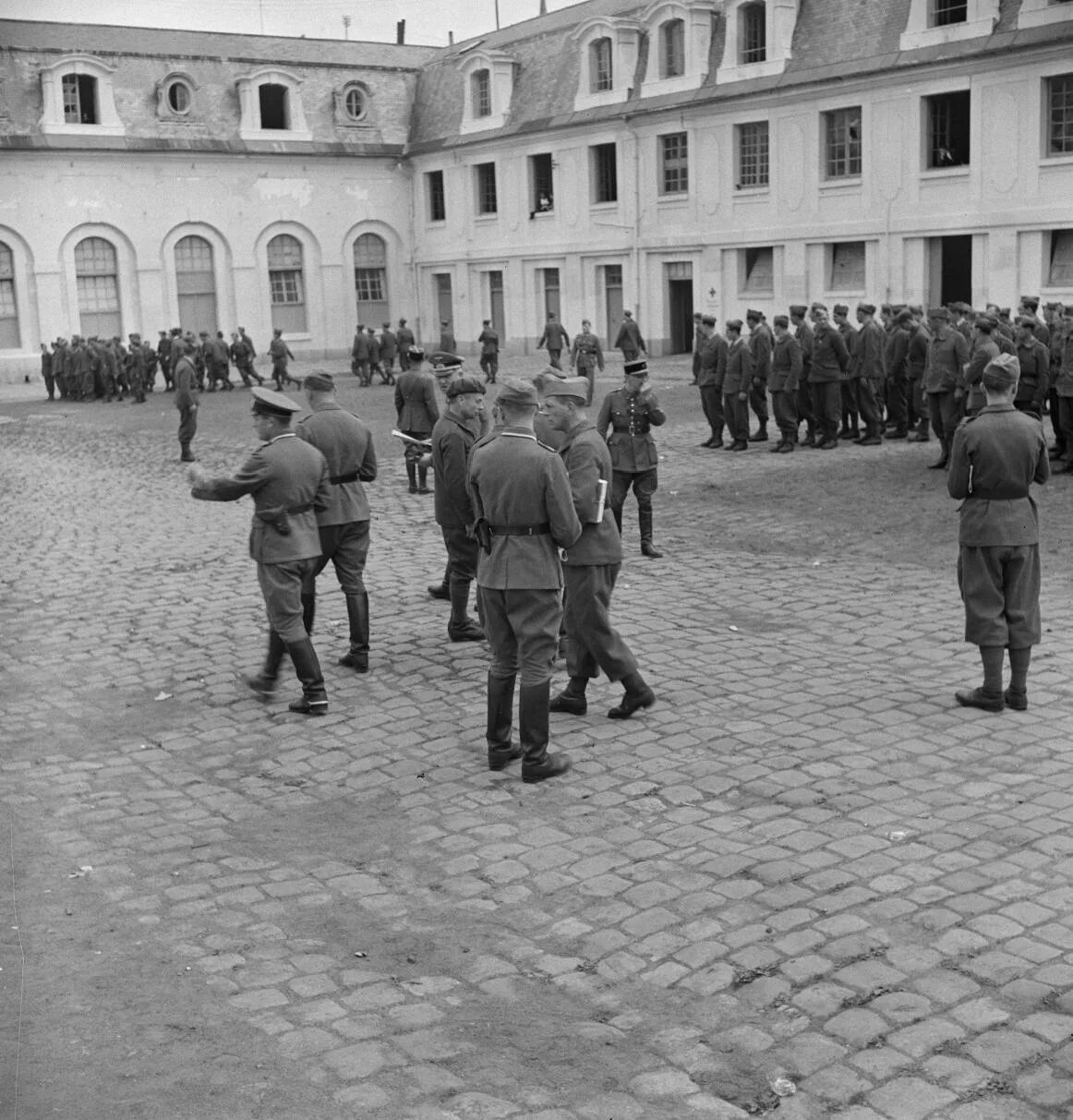 Французский сс. Французский Легион СС Шарлемань. Дивизия Шарлемань. Французский Легион 1941 вермахта. Шарлемань СС 1945.