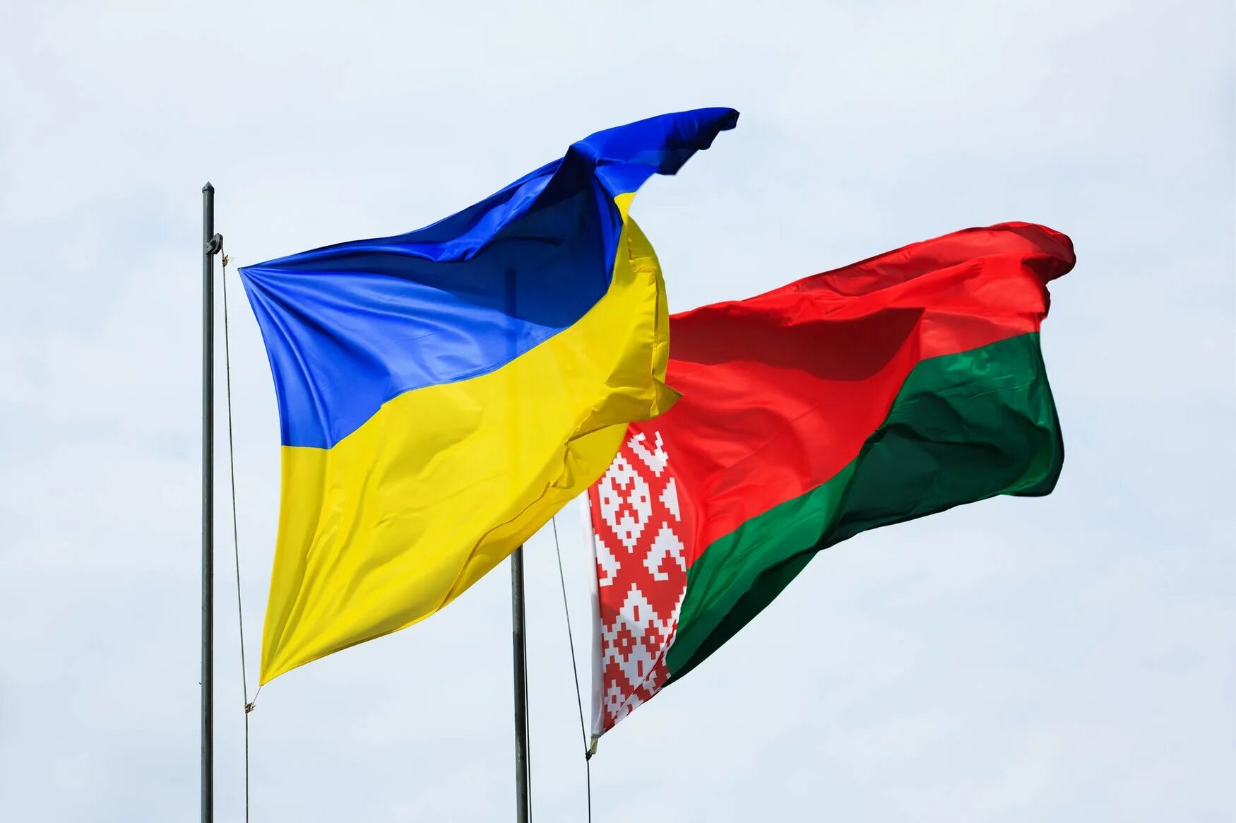 Беларусь в евросоюзе. Флаг украины и белоруссии. Отношения беларуси и украины. Отношения беларуси и украины. Швеция и беларусь отношения.