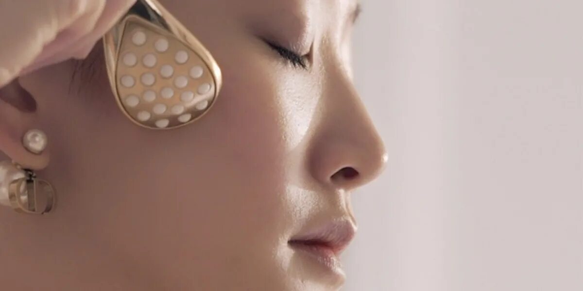 Домашние гаджеты для лица. Микротоки для лица nuface. Домашние гаджеты для лица. Гаджет для лица разглаживает морщины. Домашние гаджеты для лица.