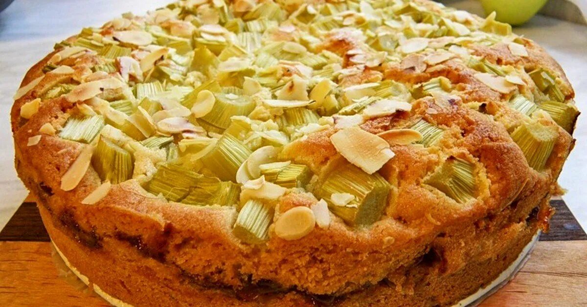 Самый вкуснейший пирог. Пирог с ревенем. шарлотка с ревенем. пирог из ревеня. пирог с ревенем вкусный.