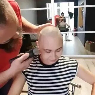 Сон подстригся налысо
