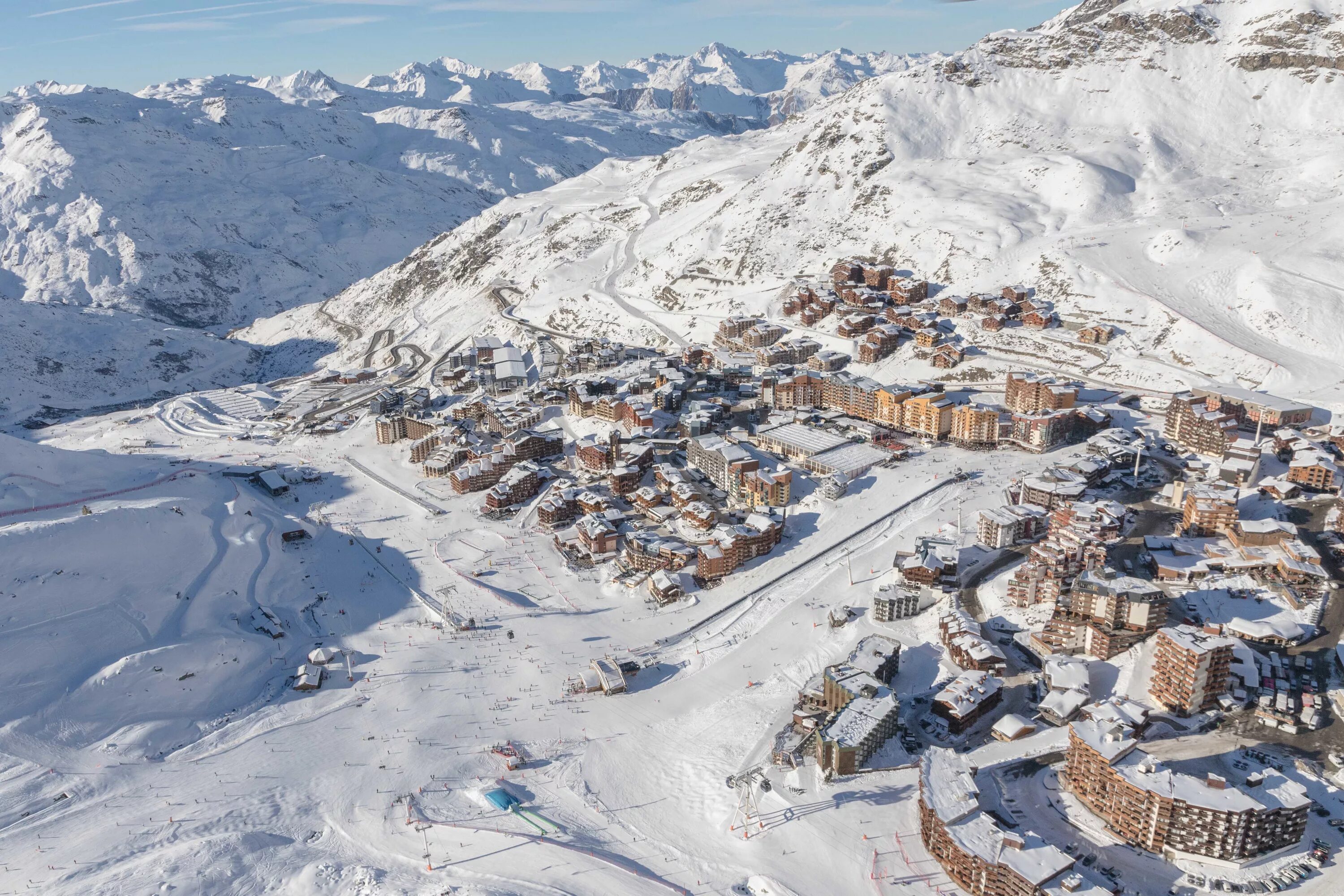 Val up. Val thorens горнолыжный курорт. валь торанс (val thorens), франция. альпы валь торанс. три долины валь торанс.