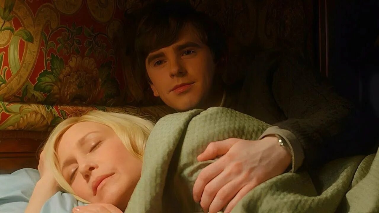 Мотель бейтса мать и сын переспали. Bates Motel Norman and Norma Kiss. Стал приставать к маме