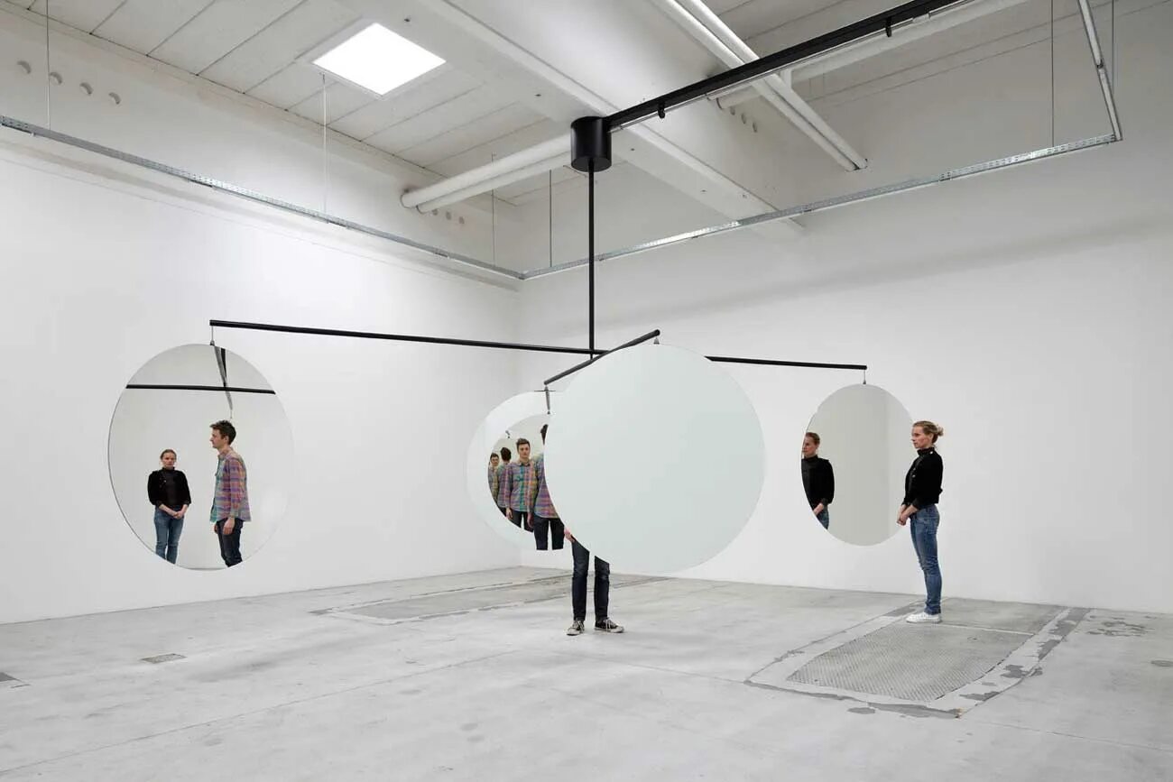 Виды и техники современного искусства. Jeppe Hein инсталляции. Креативные инсталляции. Современное искусство инсталляции. Современное искусствоисталяции.