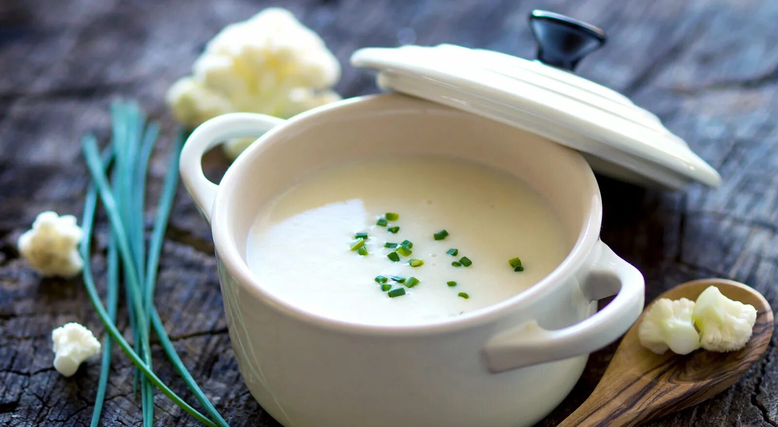 Крем суп из цветной капусты. Суп пюре с цветной капустой. Суп крем из цветной капусты со сливками. Крем-суп из цветной капусты со сливками. Крем суп.